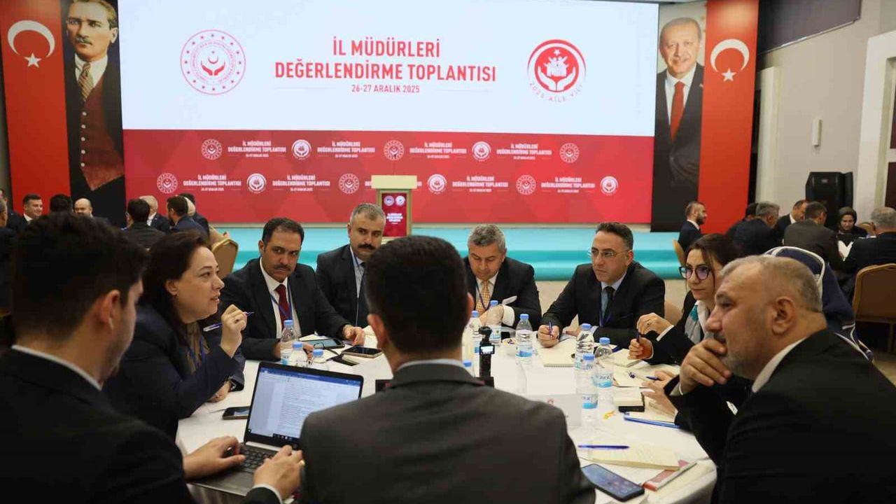 Eskişehir İl Müdürü Orhan Bayrak, Bakan Mahinur Özdemir Göktaş Başkanlığındaki İl Müdürleri Toplantısına Katıldı