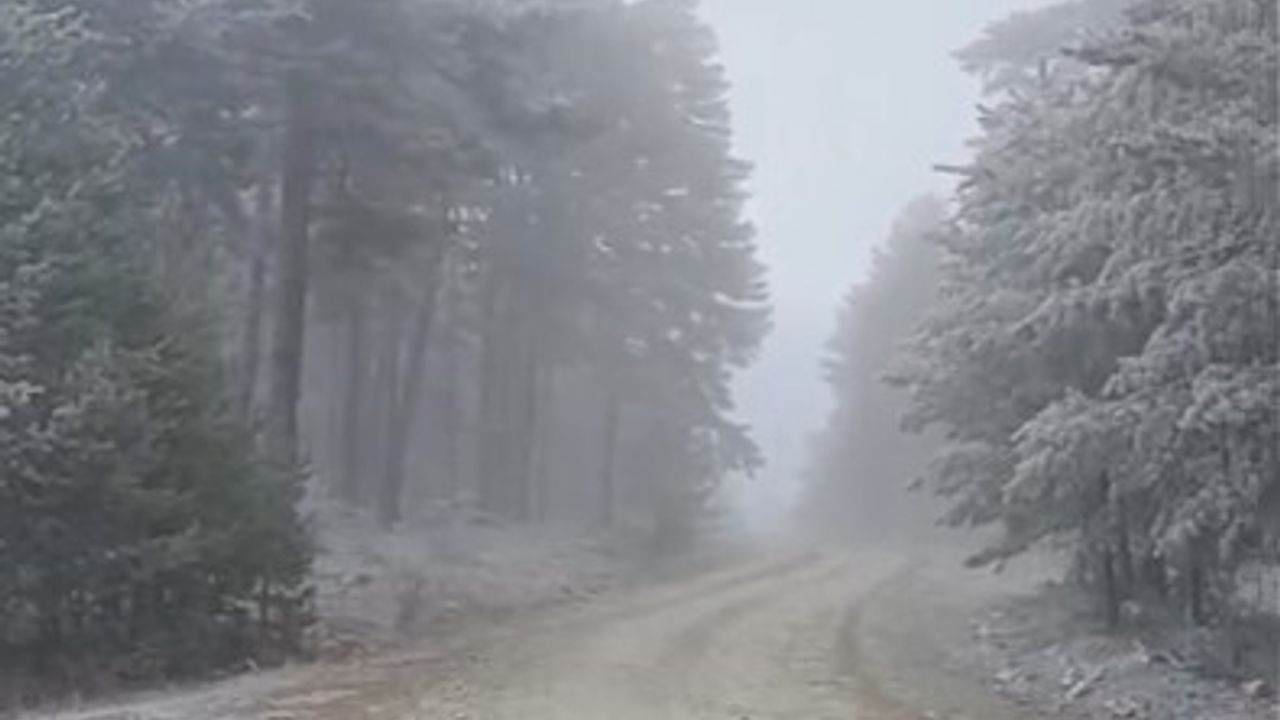 Eskişehir'in Mihalıççık ilçesine mevsimin ilk karı düştü