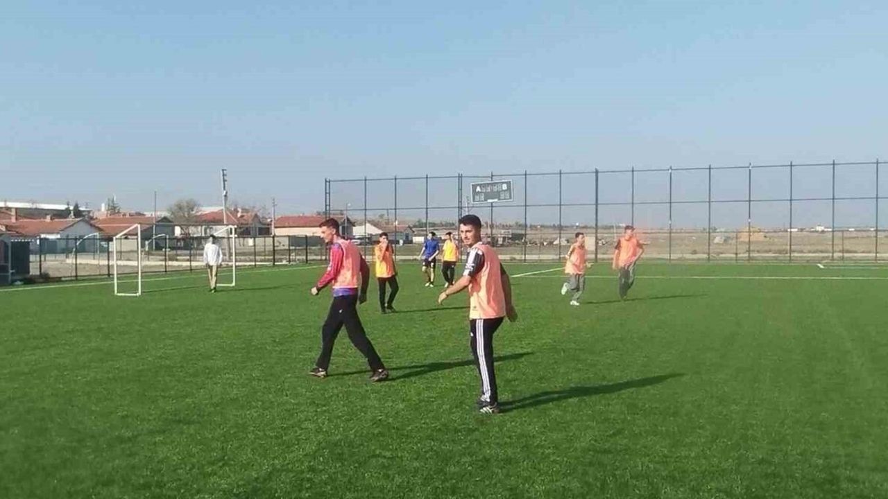 Eskişehir Şehit Nadir Şimşek Anadolu Lisesi'nde Futbol Takımı Seçmeleri Mahmudiye'de Gerçekleşti