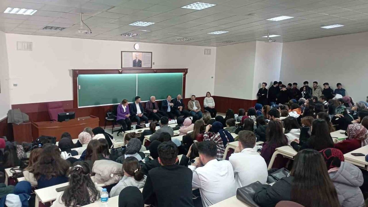 ETSO, Atatürk Üniversitesi Öğrencileriyle 'Girişimcilik ve Sektör Beklentileri' Söyleşisinde Buluştu