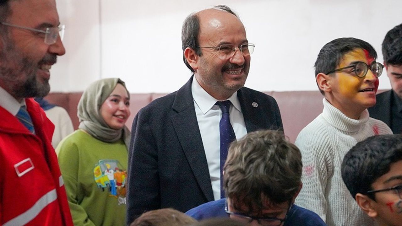 ETÜ öğrencileri özel gereksinimli çocuklarla farkındalık etkinliğinde buluştu