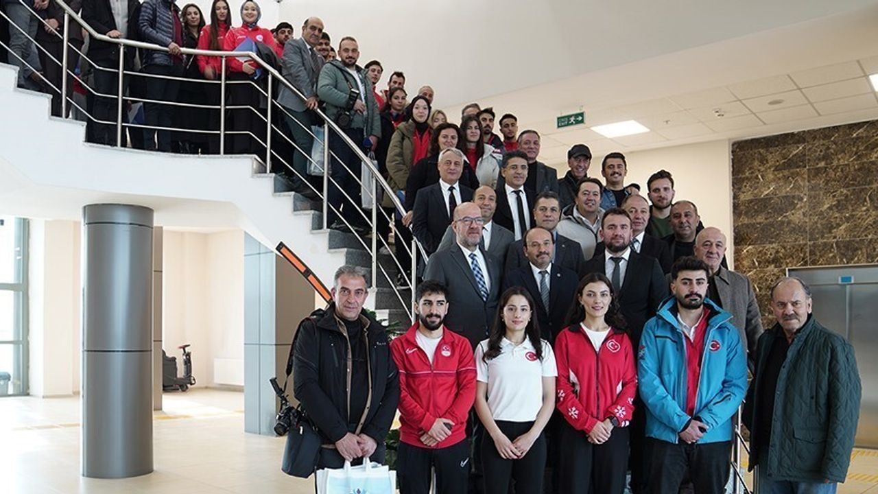 ETÜ, Üniversiteler Ligi Şampiyonluğunu Basın Toplantısıyla Duyurdu