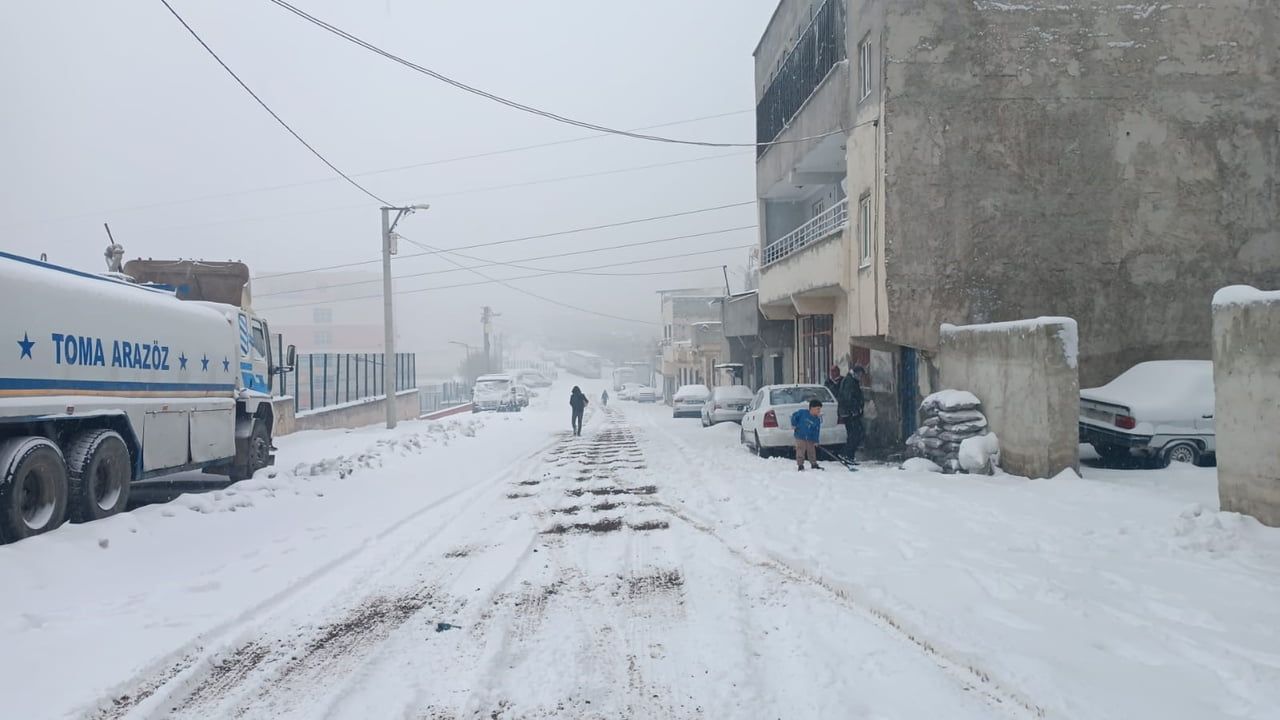 Eyyübiye Belediyesi karla mücadeleyi sürdürüyor; yollar ve ziyaretçi alanları öncelikte