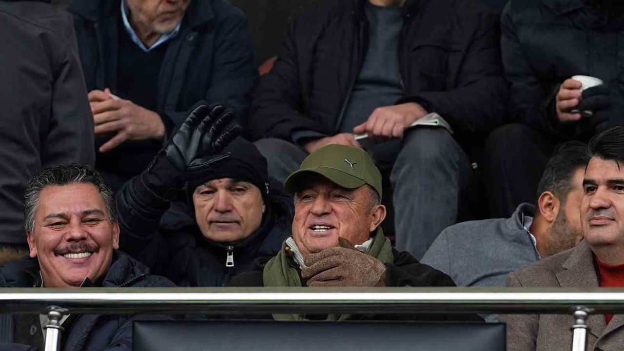 Fatih Terim ve Rıza Çalımbay, Sarıyer - Bodrum FK maçını tribünden izledi