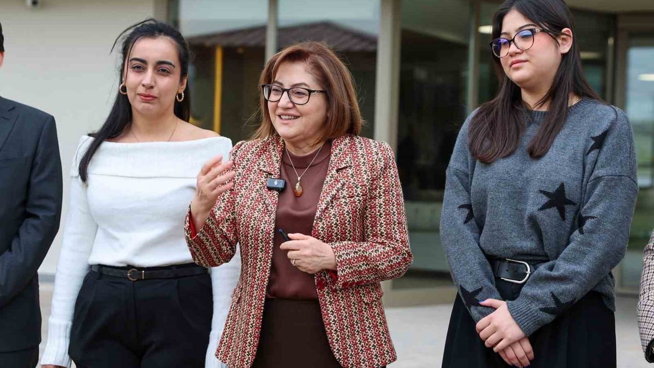 Fatma Şahin'den üniversite öğrencilerine sabah ikramı: Devlet yurtlarında ücretsiz çorba ve simit