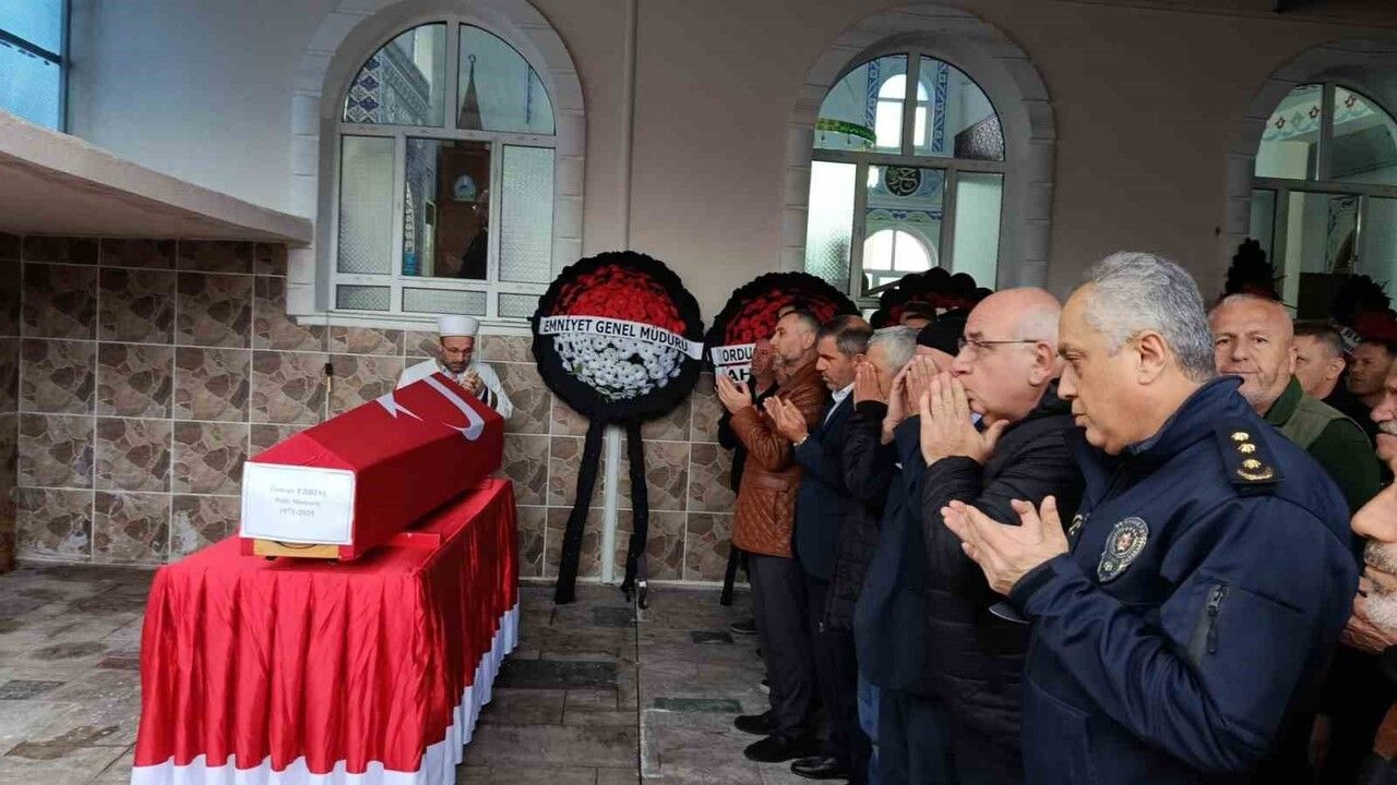 Fatsa’da görev yapan trafik polisi Tuncay Ebrinç (54), Samsun’da son yolculuğuna uğurlandı
