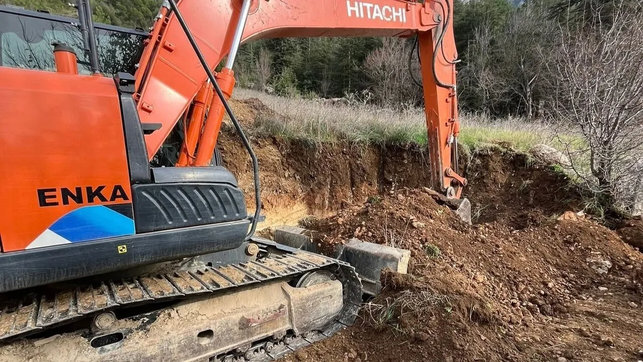 Feke'de kış döneminde ulaşım seferberliği devam ediyor