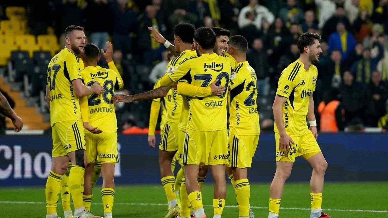 Fenerbahçe, 16. haftada Konyaspor'u 4-0 yenerek 2. sıraya yükseldi