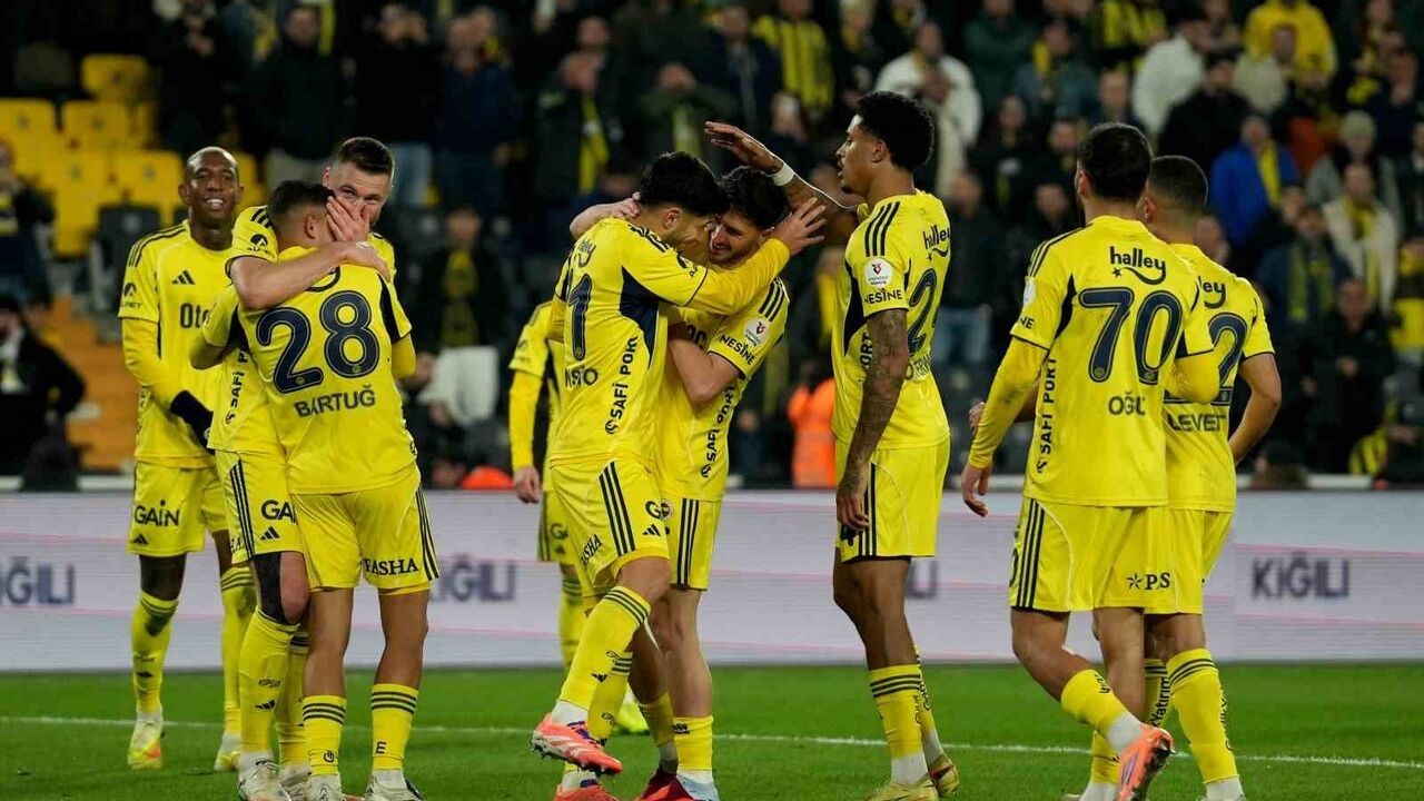 Fenerbahçe 16 haftayı namağlup kapattı: Konyaspor'u 4-0 yendi