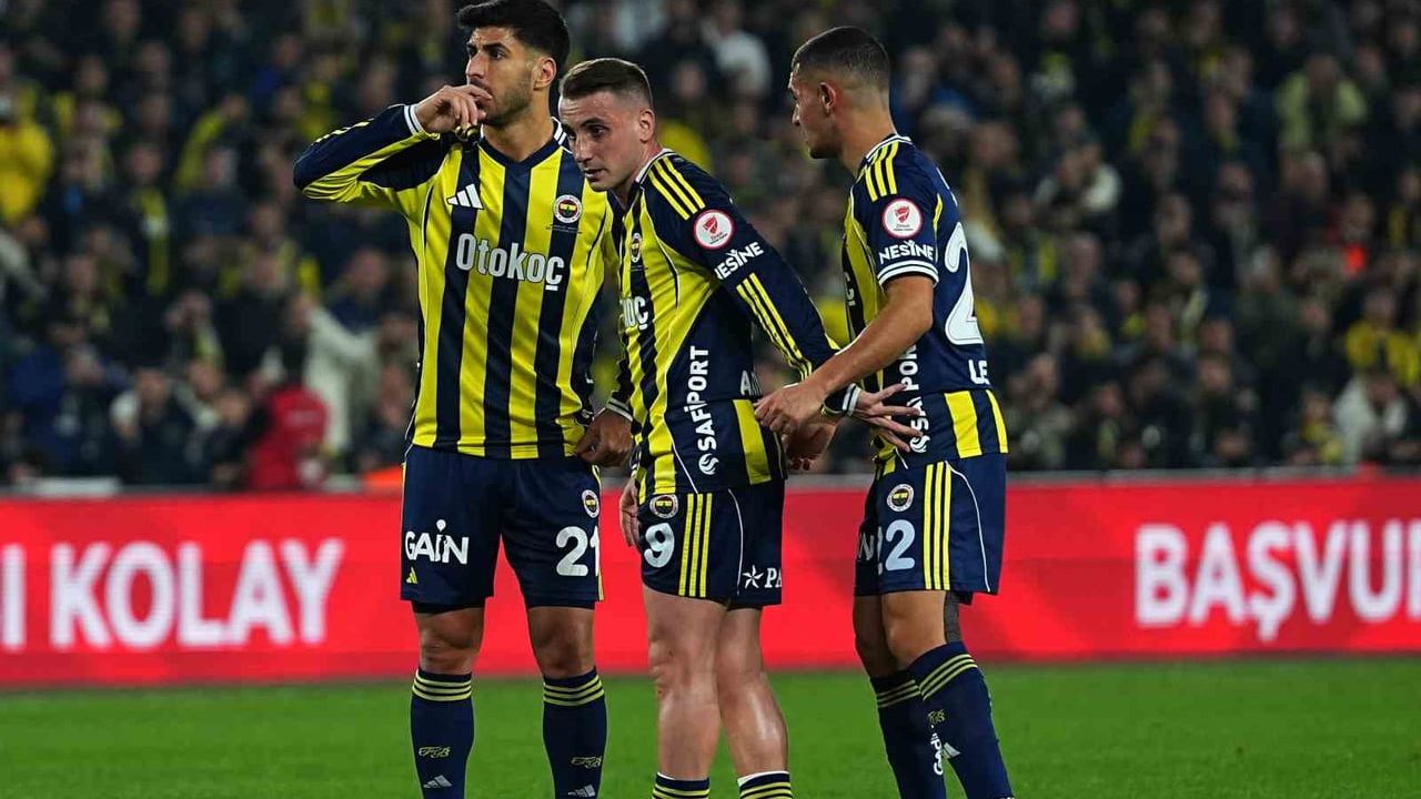 Fenerbahçe, Beşiktaş'a 2-1 yenilerek 16 maçlık yenilmezlik serisini kaybetti