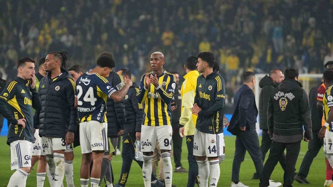 Fenerbahçe, Galatasaray derbisinde Jhon Duran'ın 90+5' golüyle 1 puan aldı