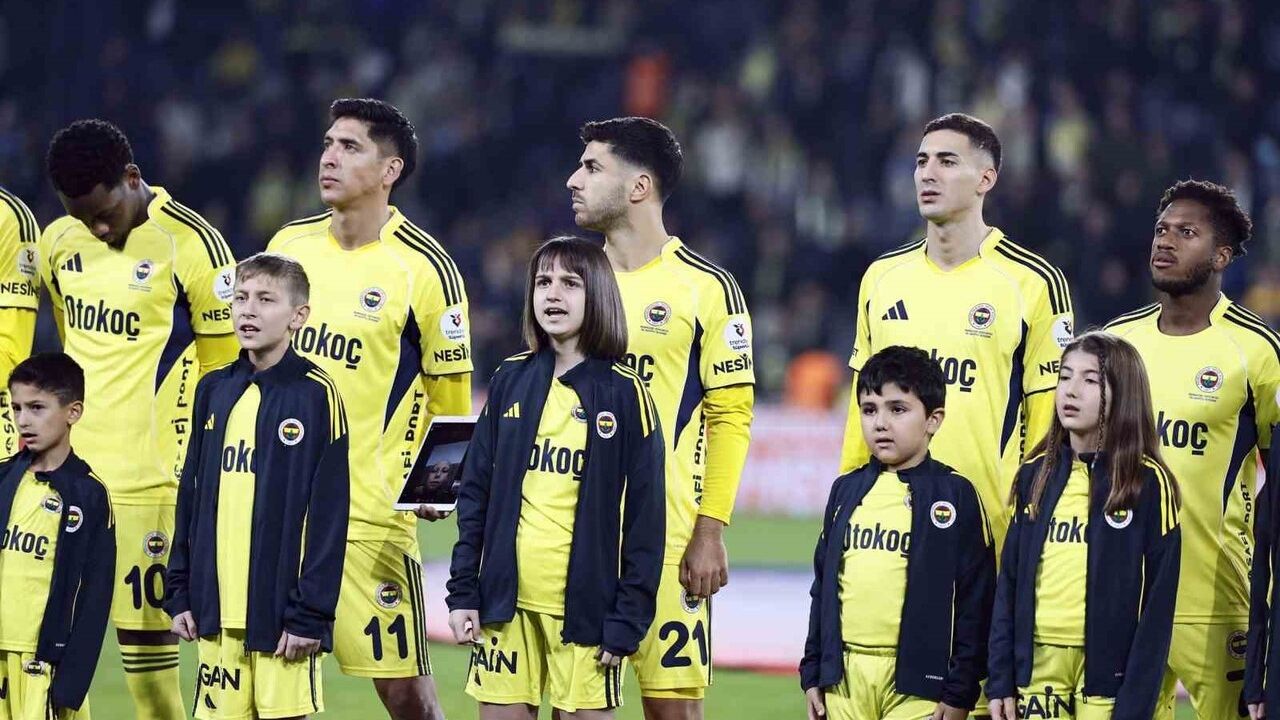 Fenerbahçe-Konyaspor maçında özel konuklar tribündeydi