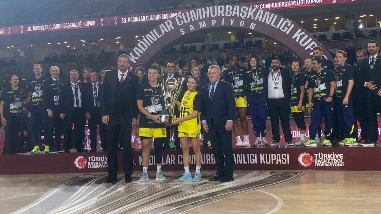 Fenerbahçe Opet 30. Kadınlar Cumhurbaşkanlığı Kupası'nı 14. kez kazandı