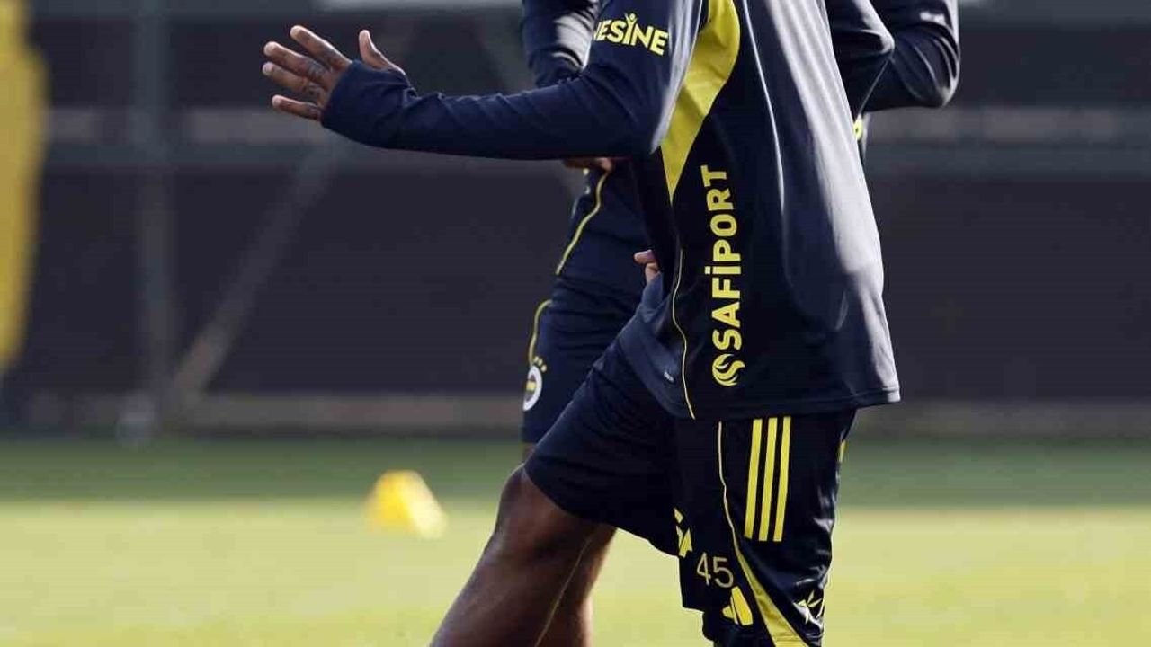 Fenerbahçe, RAMS Başakşehir maçı hazırlıklarını Can Bartu Tesisleri'nde tamamladı