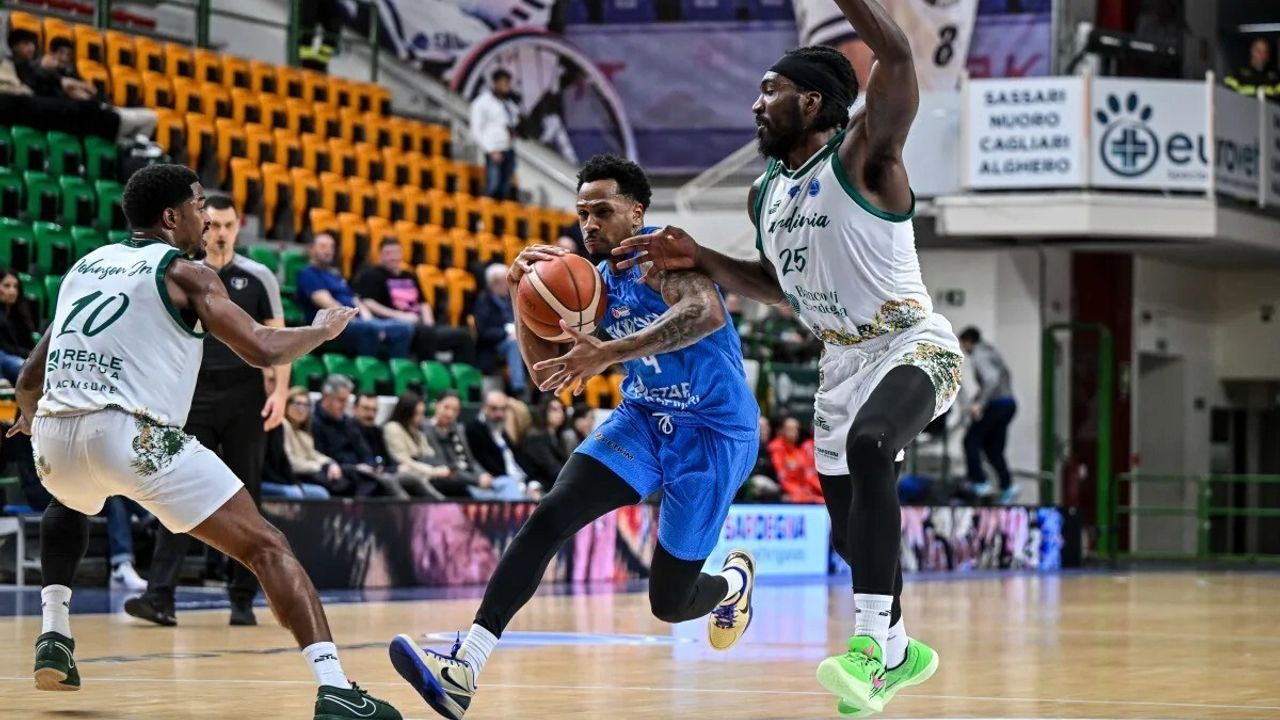 FIBA Europe Cup: Aliağa Petkimspor, Dinamo BDS Sassari'yi 76-72 Yenerek 2. Tur İlk Maçta Öne Geçti