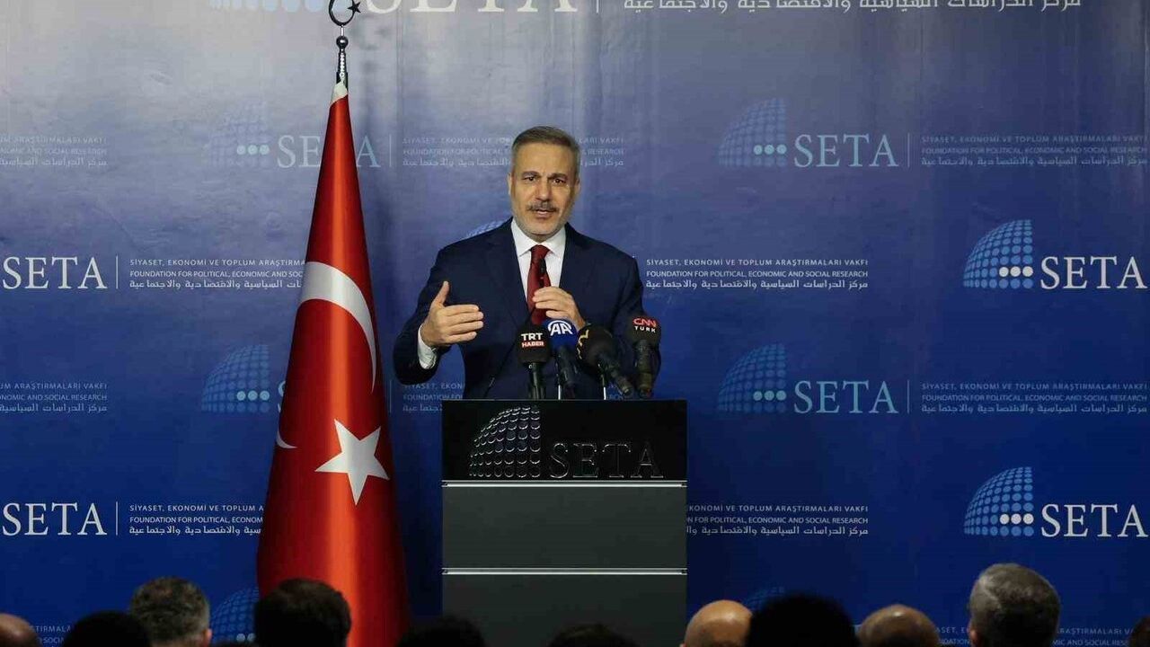 Fidan: YPG unsurlarının Suriye yönetiminin emrine girmesi gerekiyor