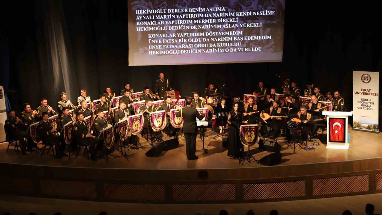 Fırat Üniversitesi 50. yıl etkinliğinde bando konseri Atatürk Kültür Merkezi'nde beğeni topladı