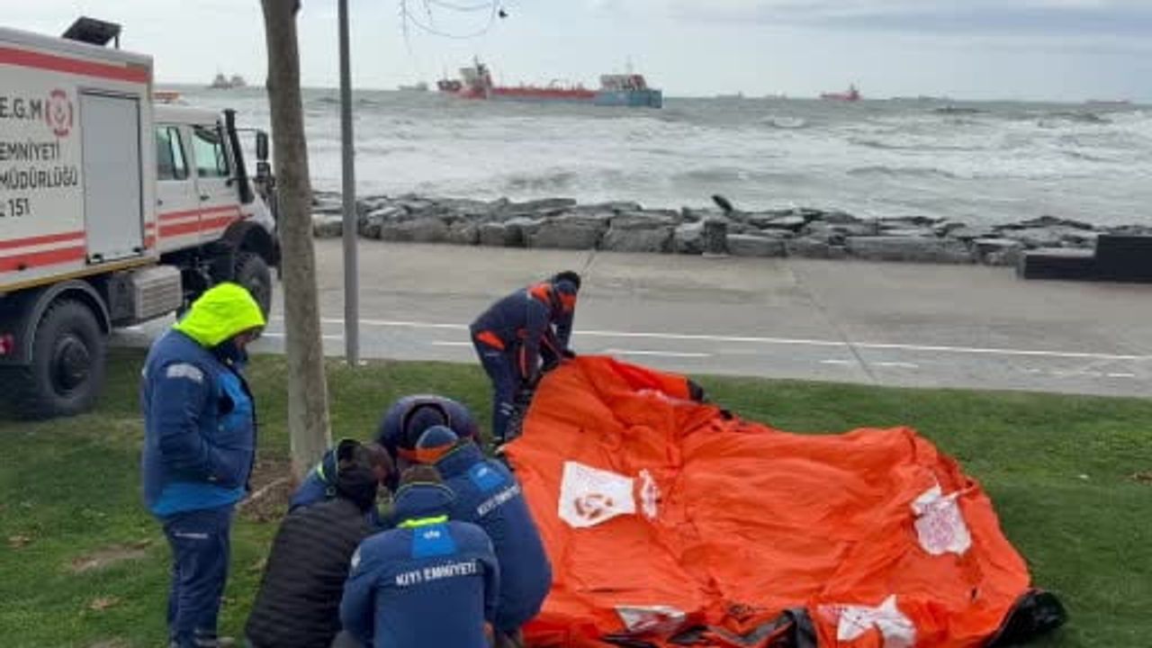 Florya açıklarında Azerbaycan ve Türk bandıralı iki tanker acil durum çağrısı