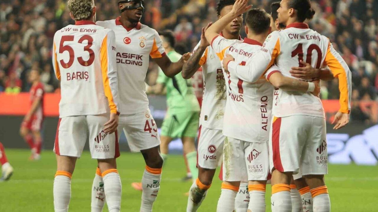 Galatasaray, Antalyaspor'u 4-1 yenerek deplasmanda 2 maç sonra kazandı