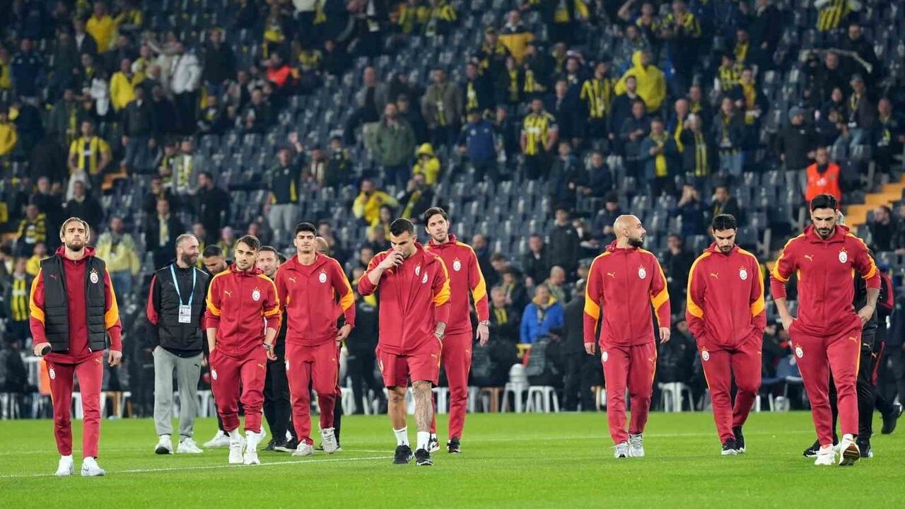Galatasaray, Fenerbahçe derbisinde 3 değişiklik yaptı