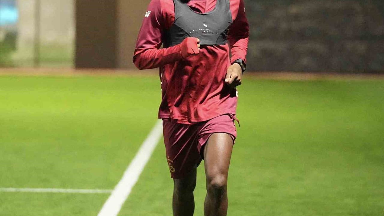 Galatasaray, Turkcell Super Kupa yarı finali için Trabzonspor maçına Kemerburgaz'da hazırlandı