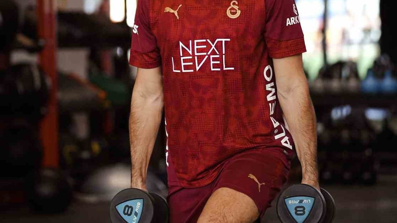 Galatasaray, Turkcell Süper Kupa yarı finali öncesi çift antrenmanla hazırlıklarını sürdürdü