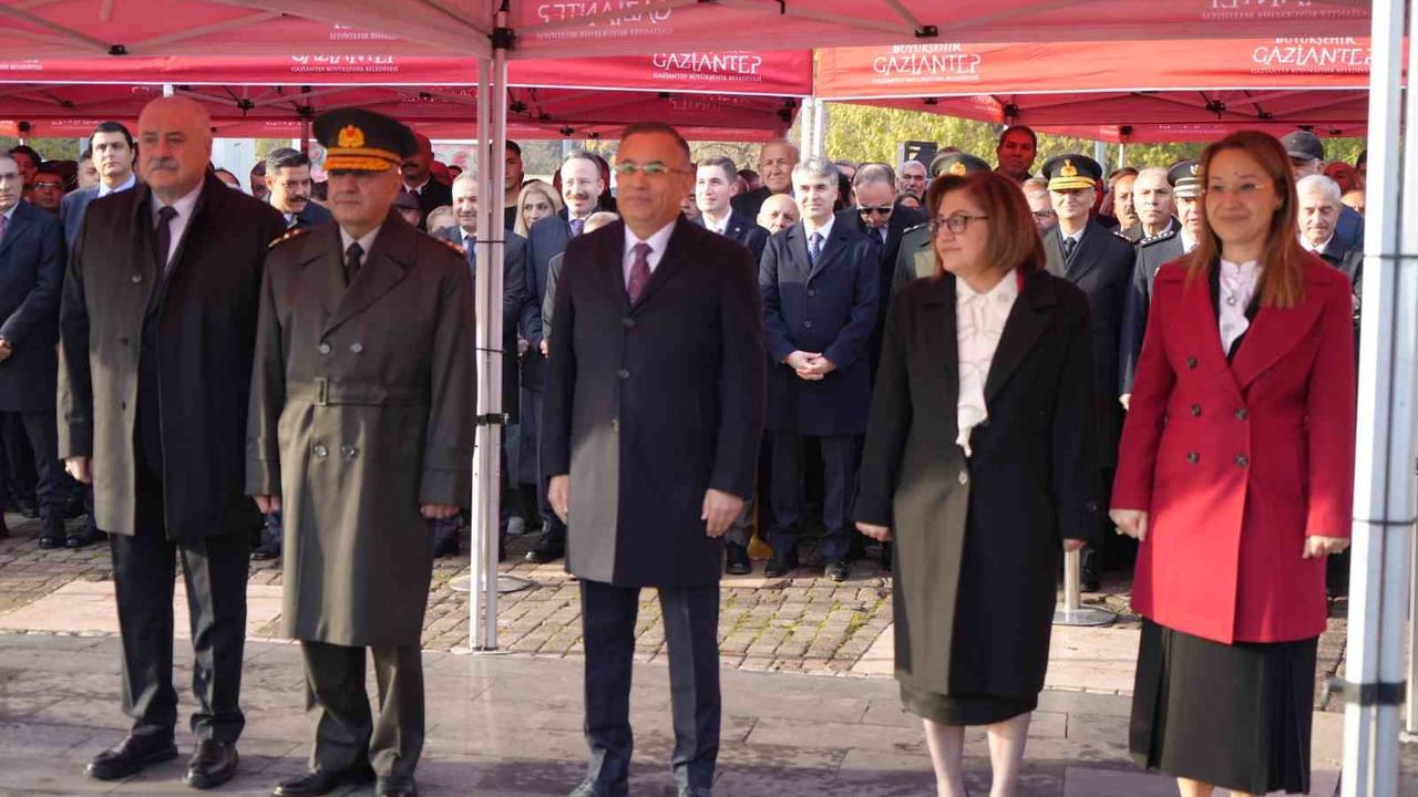 Gaziantep’in düşman işgalinden kurtuluşunun 104’üncü yılı törenlerle anıldı