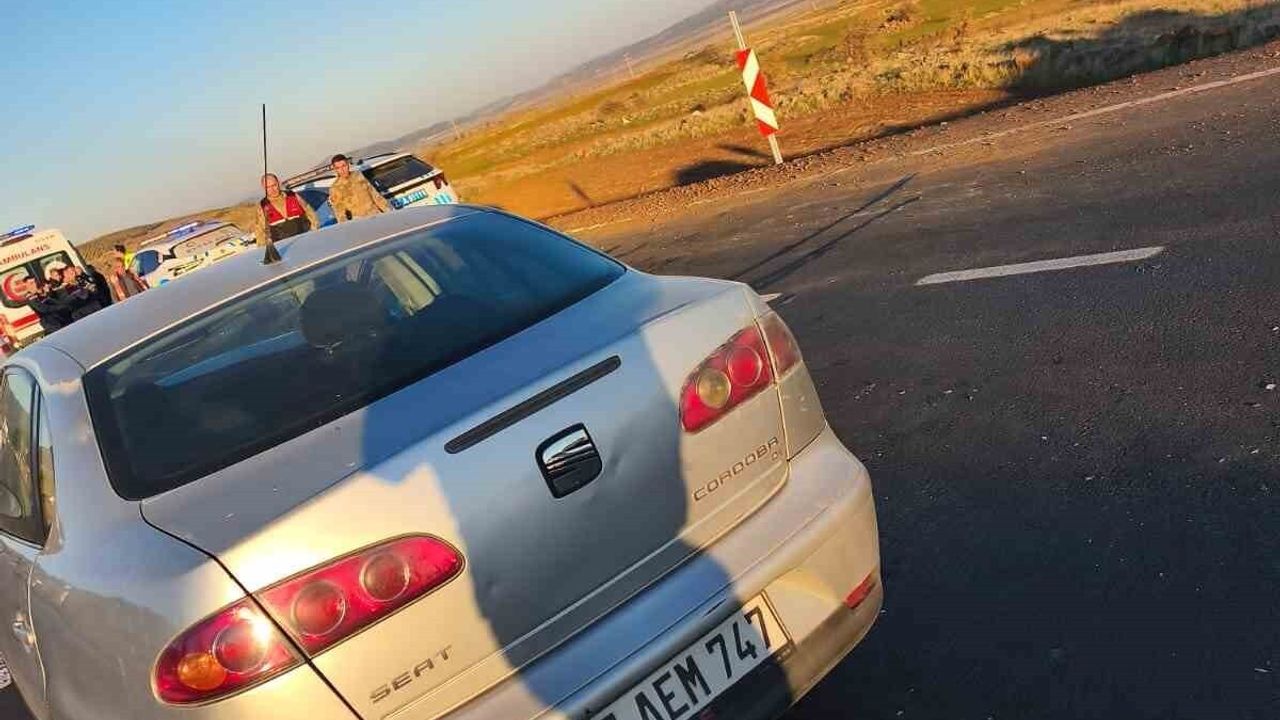 Gaziantep İslahiye'de otomobil ile kamyonet çarpıştı: 5 yaralı