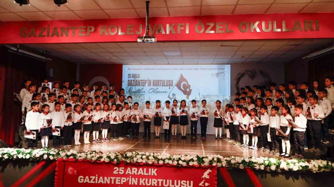 Gaziantep Kolej Vakfı’nda 25 Aralık etkinlikleri: 104. kurtuluş yılı anıldı