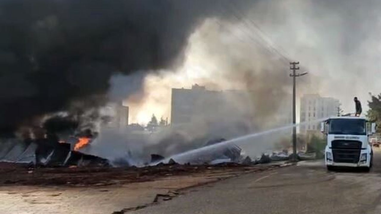 Gaziantep Nurdağı'nda şantiyede depo yangını — itfaiye müdahalesi