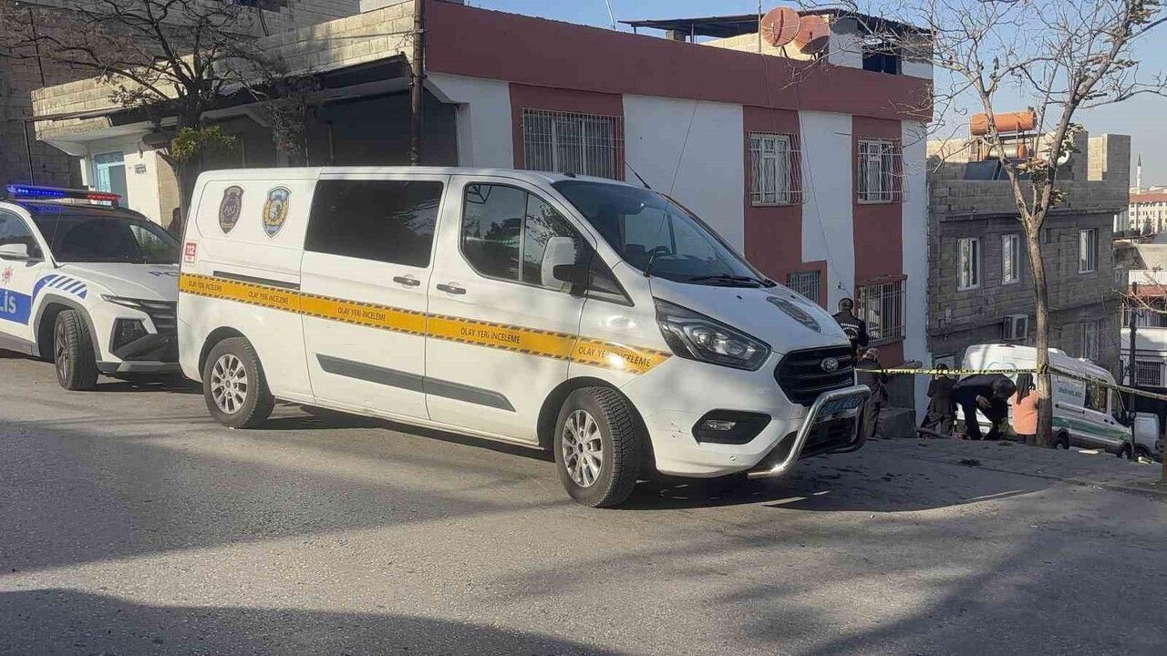 Gaziantep'te eski eşi öldürüldü; şüpheli aynı bıçakla ağır yaralandı