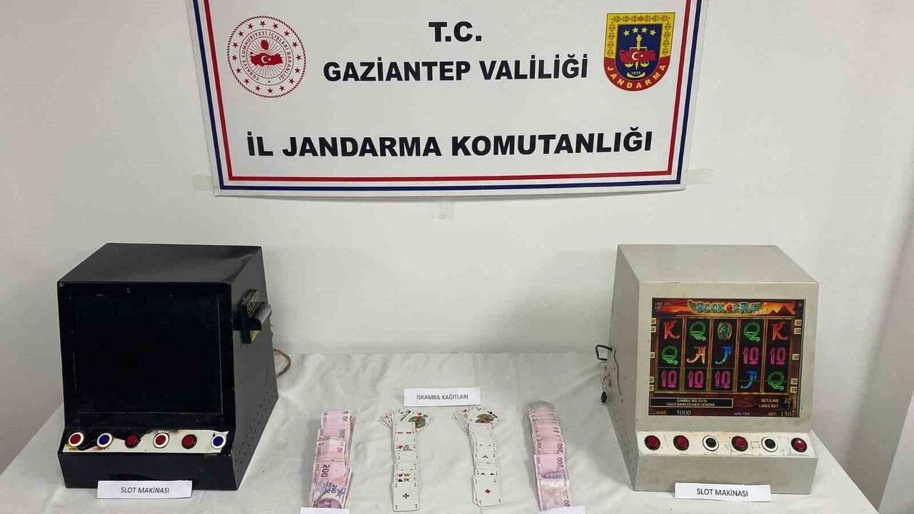 Gaziantep'te Jandarma Operasyonu: Nizip'te 9 Kişi Kumar Oynarken Yakalandı