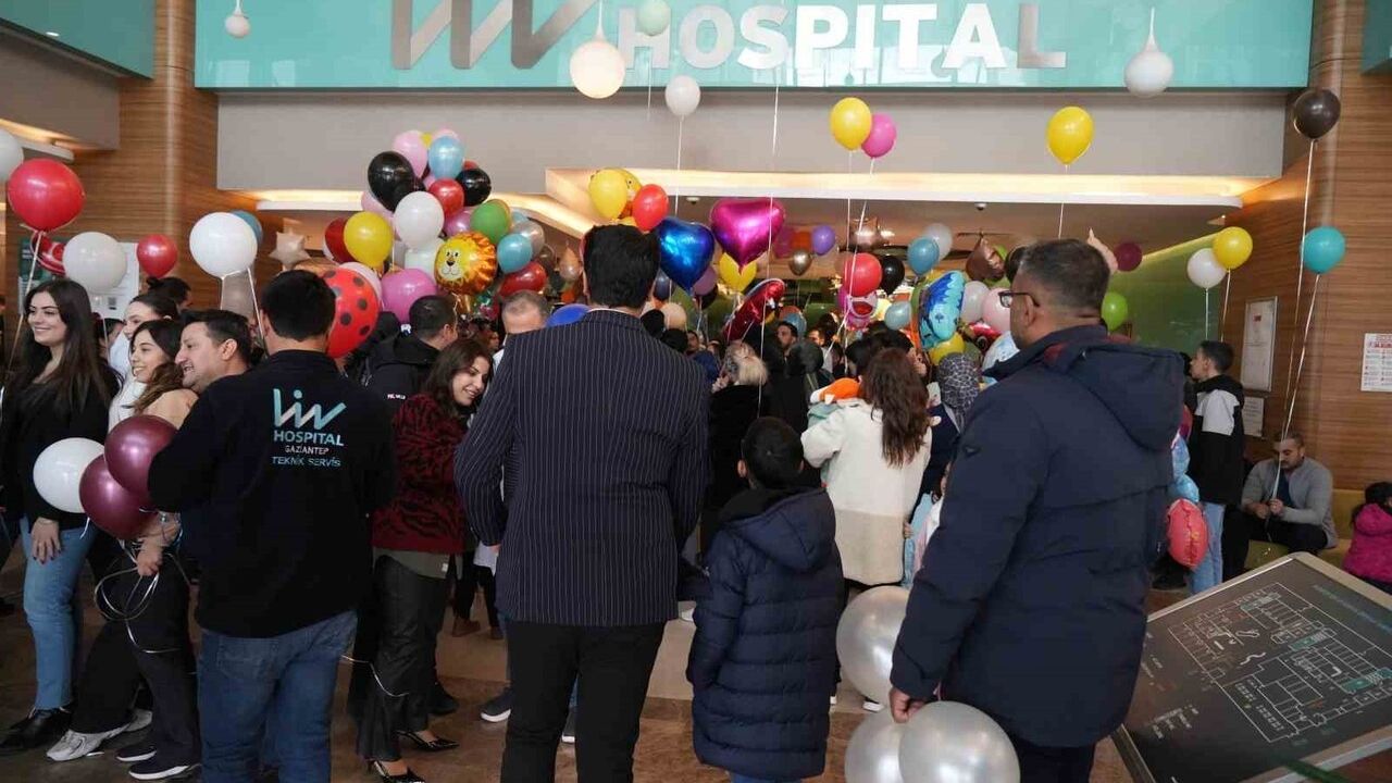 Gaziantep'te kemik kanserini yenen 7 yaşındaki Melih Tuğra Yaprak için Liv Hospital'da kutlama