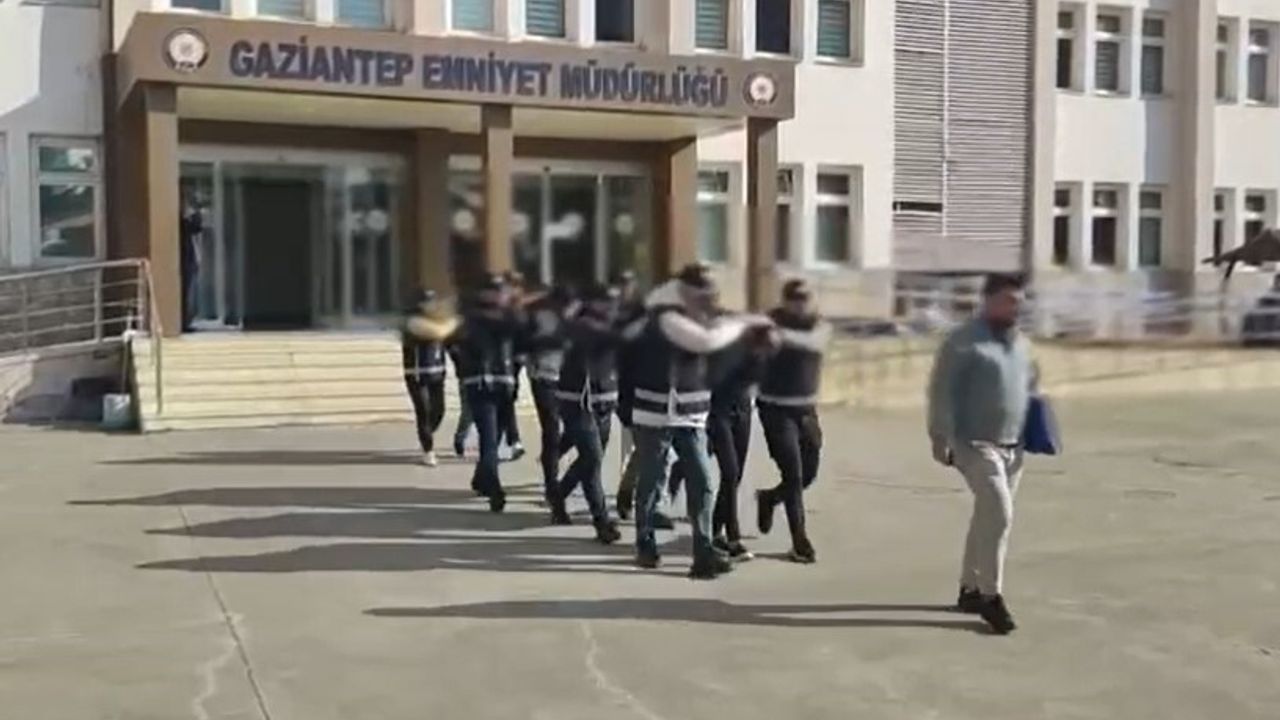 Gaziantep’te masaj salonuna operasyon: müşterileri şantaj ve silahla tehdit ettikleri iddiasıyla 3 kişi tutuklandı