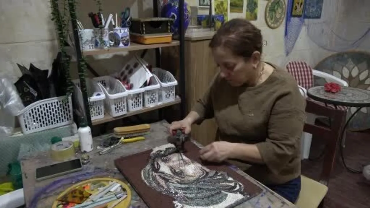 Gaziantep'te Mozaik Sanatçısı Ayşegül Yener: Avrupa Pazarına Açılma Hedefiyle Atölyesinde Üretiyor