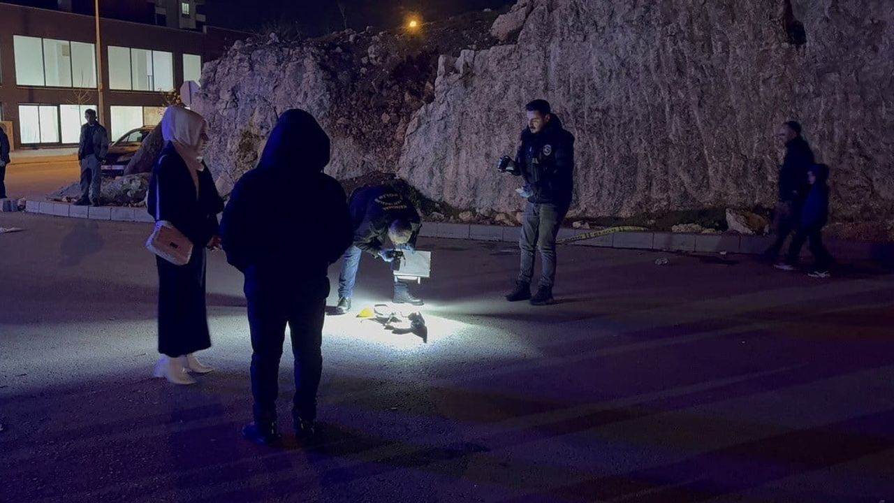 Gaziantep'te trafik kazası: Anne öldü, kızı ağır yaralandı; sürücü kaçtı