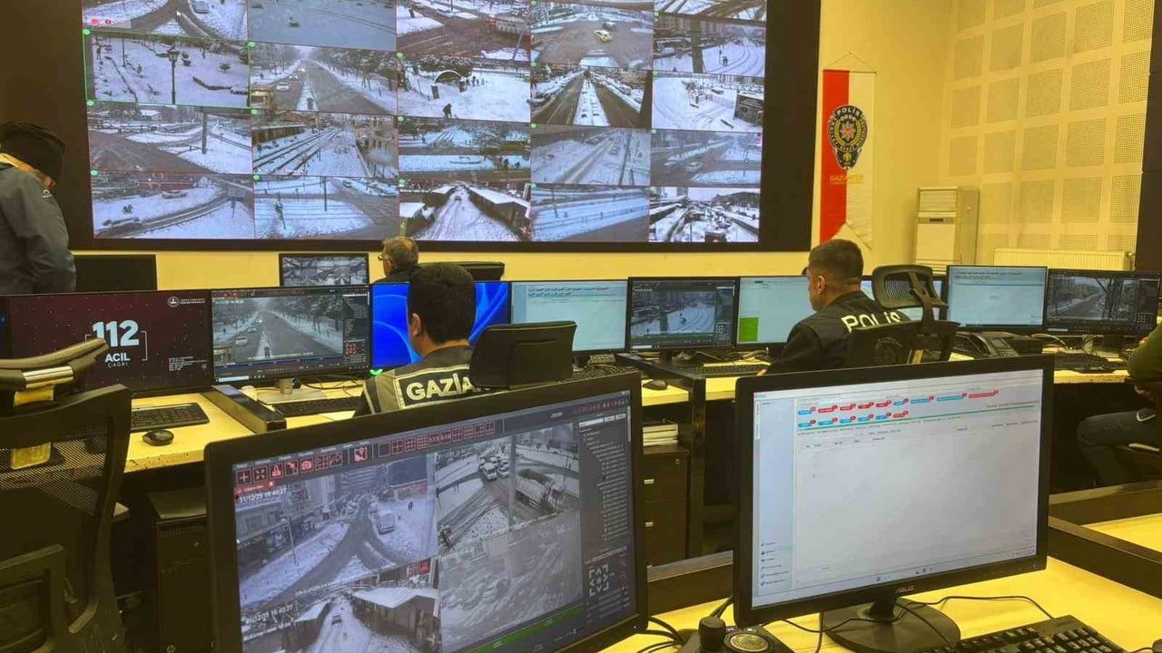 Gaziantep'te yılbaşı önlemleri: 2.613 araç ve 12.117 personel görevde, kar kalınlığı 15–40 cm