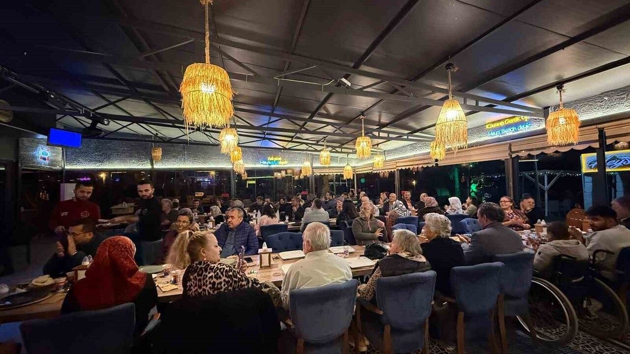 Gazipaşa Devlet Hastanesi'nde diyaliz hastalarına moral ve dayanışma yemeği