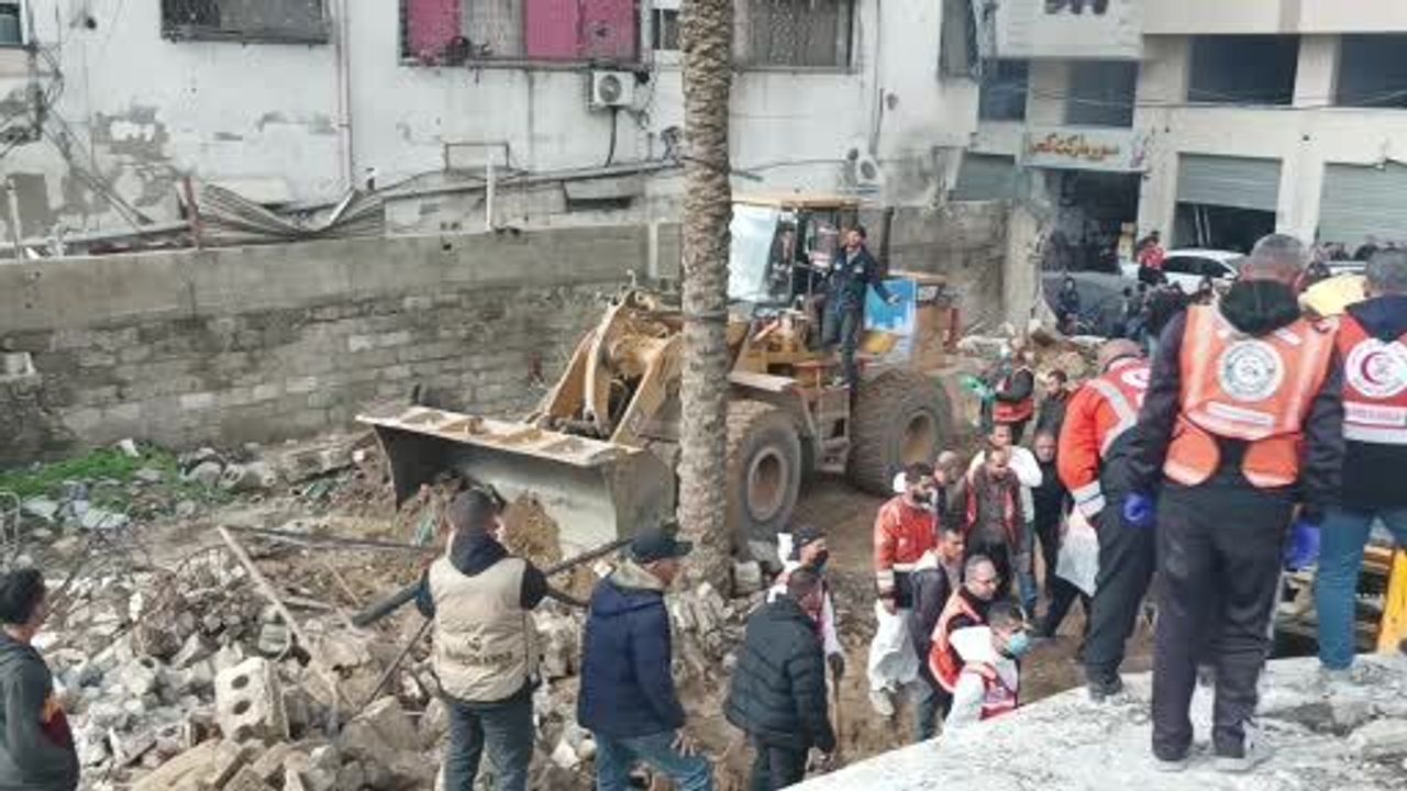 Gazze'de enkazdan 45 ceset çıkarıldı: Sivil savunma ekipleri çalışmalarını sürdürüyor