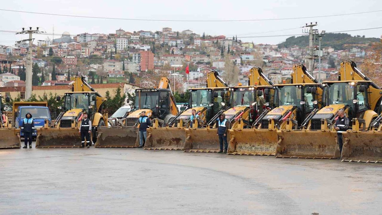 Gebze'de kar alarmı: 425 personel ve 73 araçla karla mücadeleye hazır