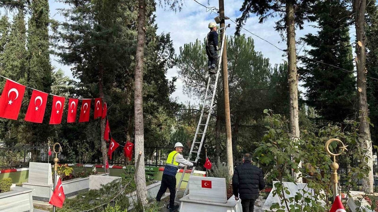 Gebze Şehitliği’nde Kapsamlı Bakım ve Onarım Çalışması Yapıldı