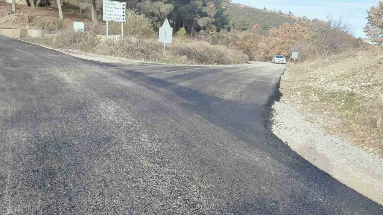 Gediz'de 11 yıllık yol sorunu 3,5 kilometrelik asfaltla giderildi
