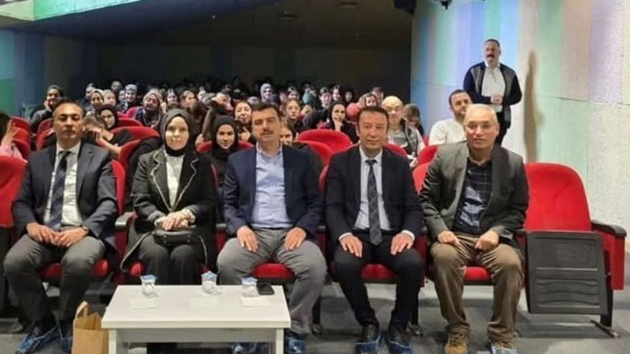 Gediz’de tarhana üretimi sahibi Demet Bakırdemir, Kız Mesleki Lisesi öğrencileriyle buluştu