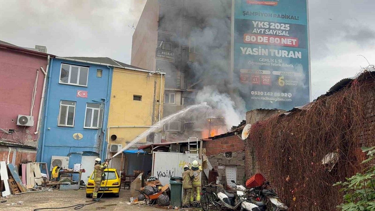 Gemlik'te pide imalathanesinde çıkan yangın kısa sürede kontrol altına alındı