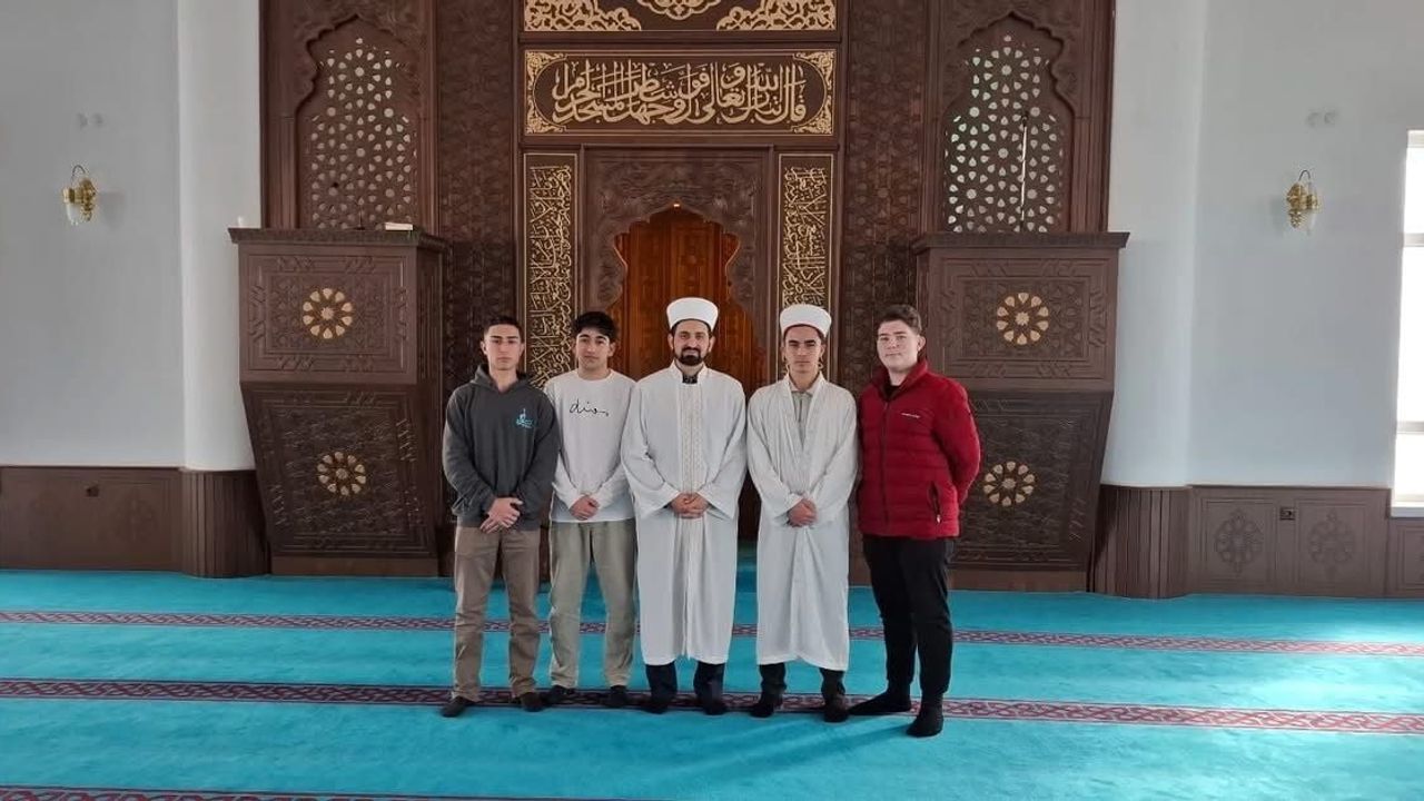 Gençler Mihrapta Programı Aşağı Söğütönü Hacı Veliler Camii'nde Gerçekleştirildi