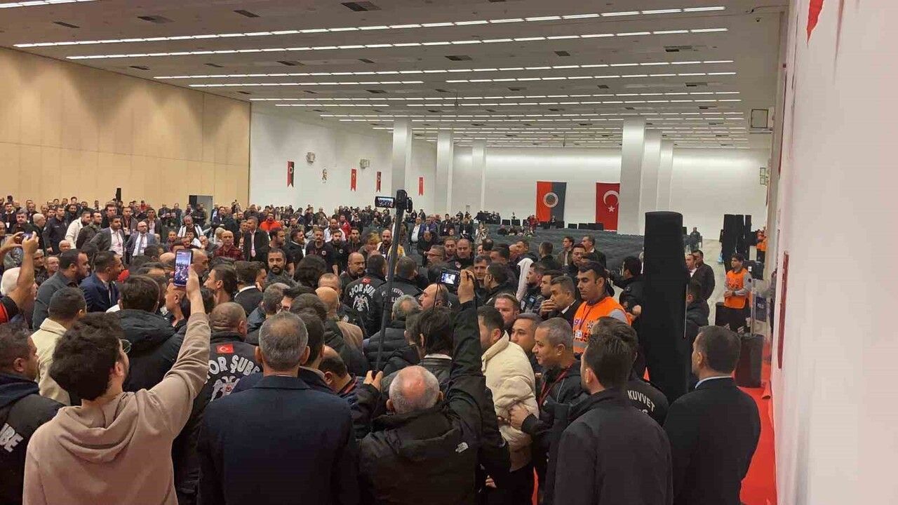 Gençlerbirliği Olağanüstü Genel Kurulu'nda tartışma kavgaya dönüştü