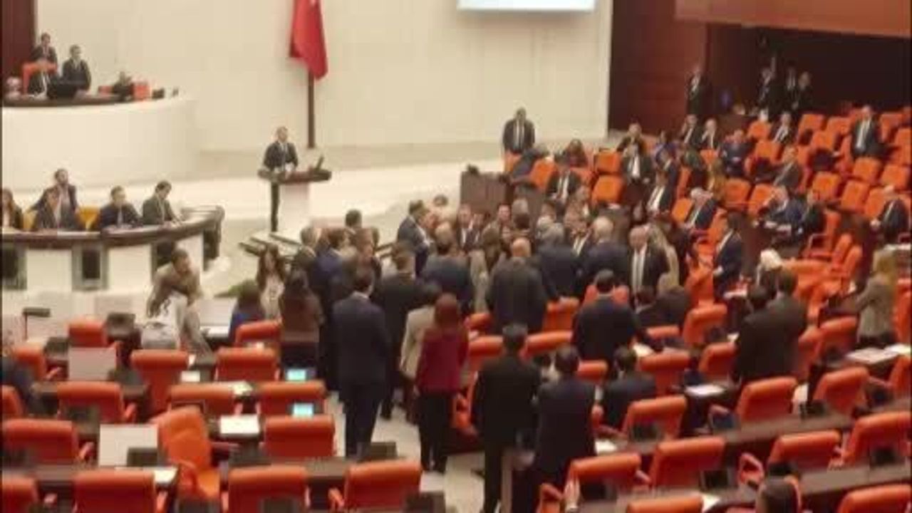 Genel Kurul'da Bütçe Görüşmeleri Sırasında Milletvekilleri Arasında Tartışma