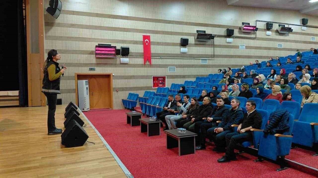 Gerede Polisi Üniversite Yerleşkelerinde: Dolandırıcılık, Uyuşturucu ve Trafik Bilgilendirmesi