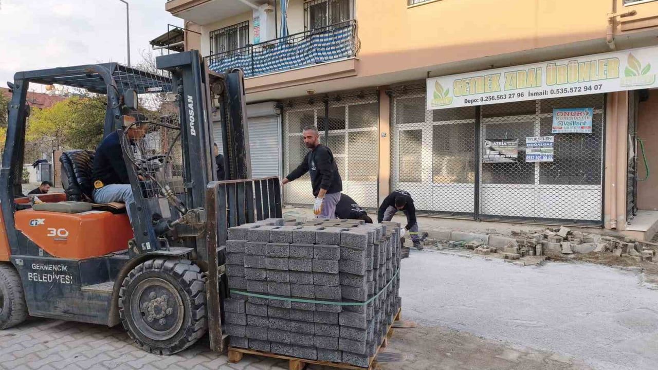 Germencik Belediyesi Fen İşleri Ekipleri İstasyon Mahallesi'nde Çalışmalarını Sürdürüyor