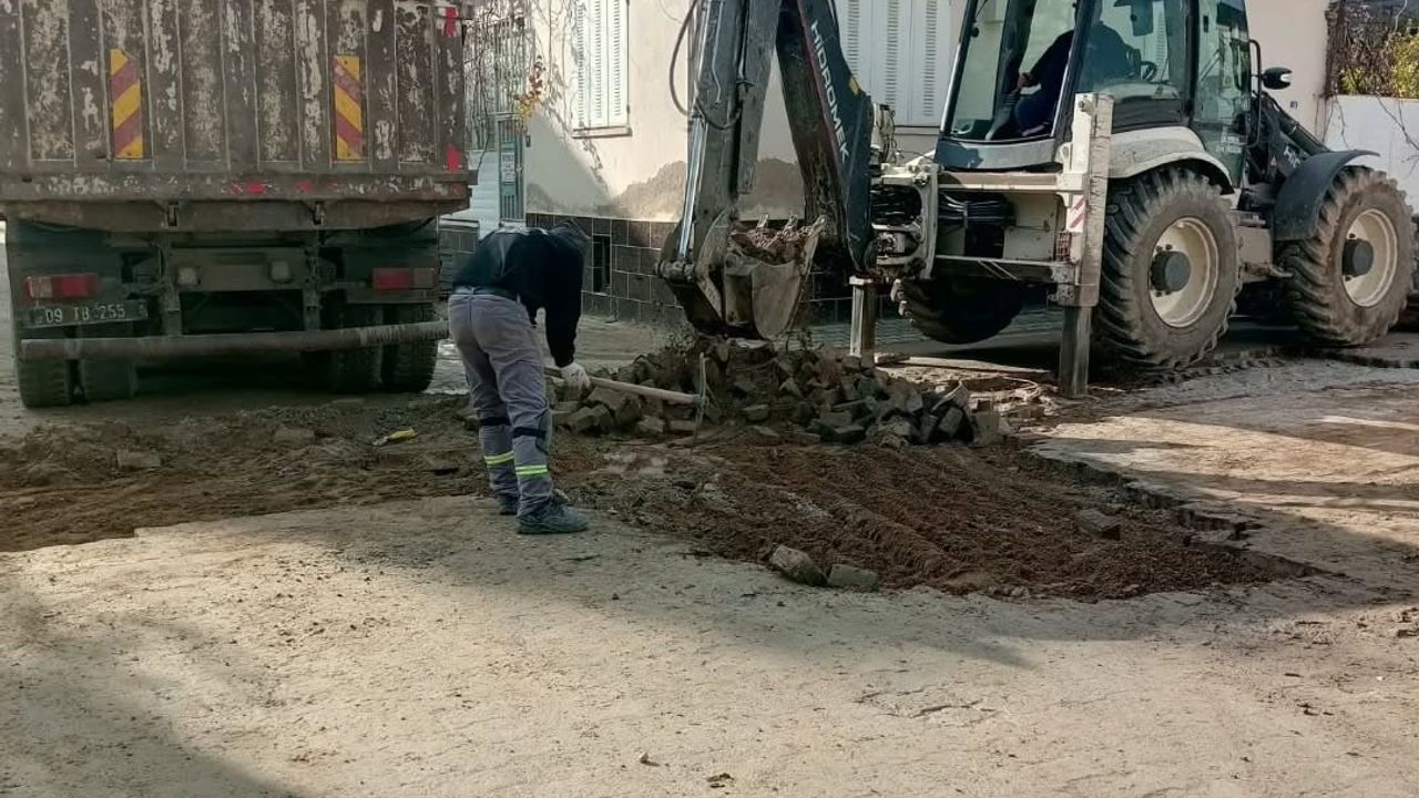 Germencik’te Bozulan Zeminler Onarıldı: Malazgirt ve Nedim Özpolat Sokaklarda Parke Tamiratı